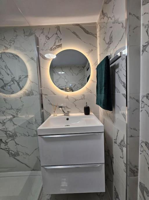 Comfortable Two Bedroom Flat Apartment