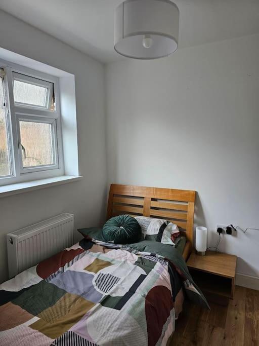 Comfortable Two Bedroom Flat *
