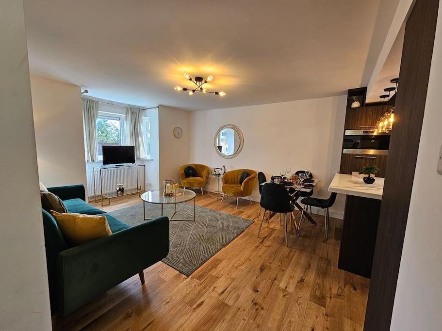 Comfortable Two Bedroom Flat Apartment